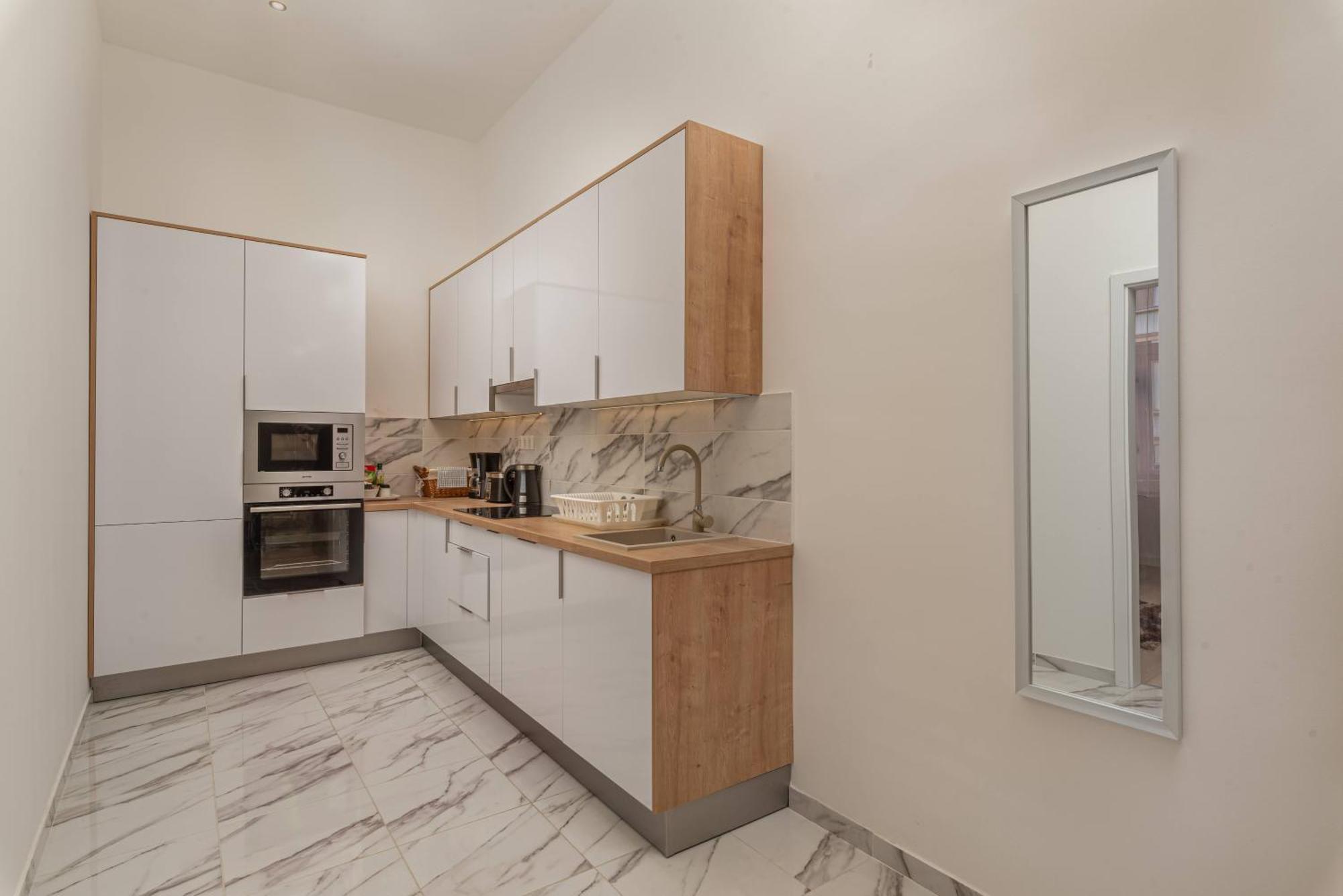 Apartment With 2 Bedrooms Near Gellert Thermal Bath بودابست المظهر الخارجي الصورة